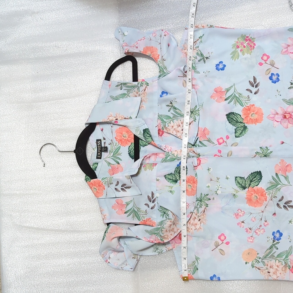 Express Women's Cold Shoulder Light Blue Floral Top Size Large - Picture 9 of 10